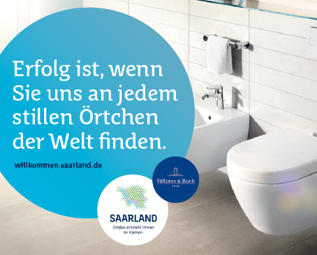 Ein modernes Badezimmer mit einer weißen Toilette und einem Bidet, einem wandmontierten Handtuchhalter und großen hellen Fliesen. Overlays mit deutschem Text und Logos von Villeroy & Boch und Saarland Marketing weisen auf den Hidden Champion Deutschland hin.
