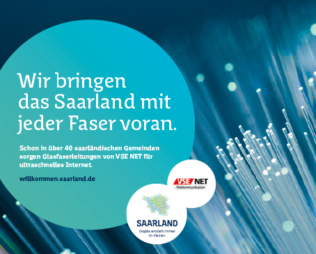 Deutschsprachiger Text wirbt für Highspeed-Internet von VSE NET im Saarland - unterstützt durch Standortmarketing Saarland. Im Hintergrund leuchten Glasfaserkabel, unten rechts sind Logos sichtbar.