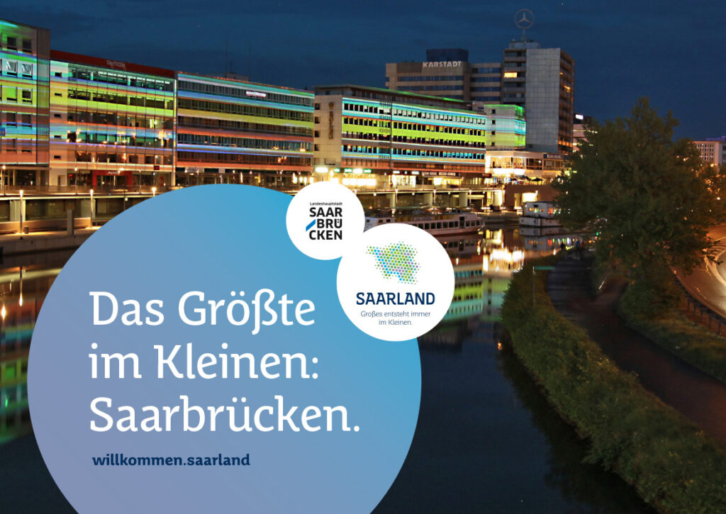 Eine weiße Satellitenkuppel mit der Aufschrift "EuroSkyPark" ist auf einem Schiff mit Offshore-Windkraftanlagen im Hintergrund montiert. Der deutsche Text hebt Saarland Marketing hervor und verweist auf die Technologie von Deutschlands Hidden Champion in der Nordsee. Die Logos des Saarlandes und von VSE sind zu sehen.